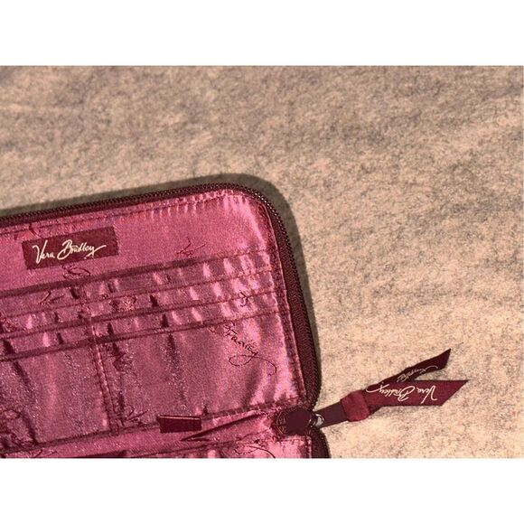 LARGE SPACIOUS VERA BRADLEY Retired Floral Pattern Women's Wallet with Wrist Str - Picture 7 of 7